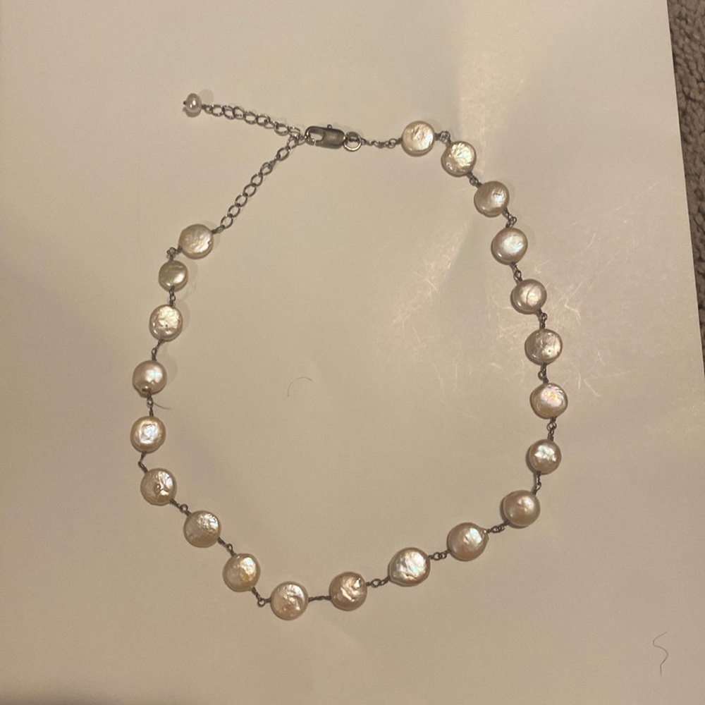 Flat pearl necklace